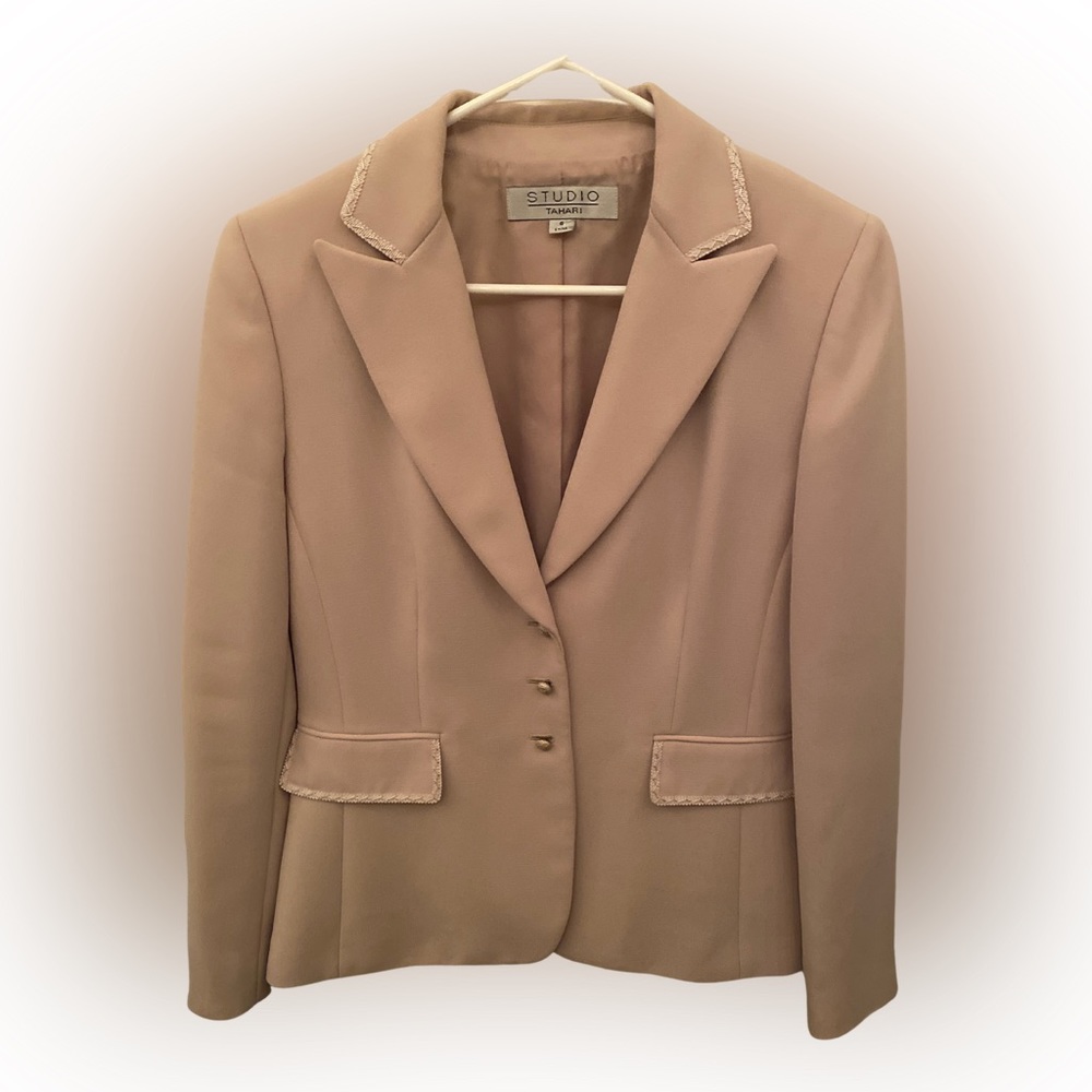 Women’s Studio Tahari Suit 2 pc Set